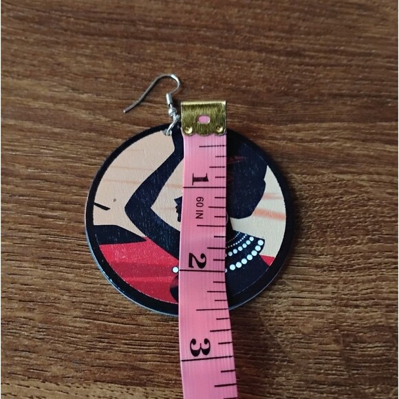 Wood African Women Dish Earrings - Picture 5 of 5